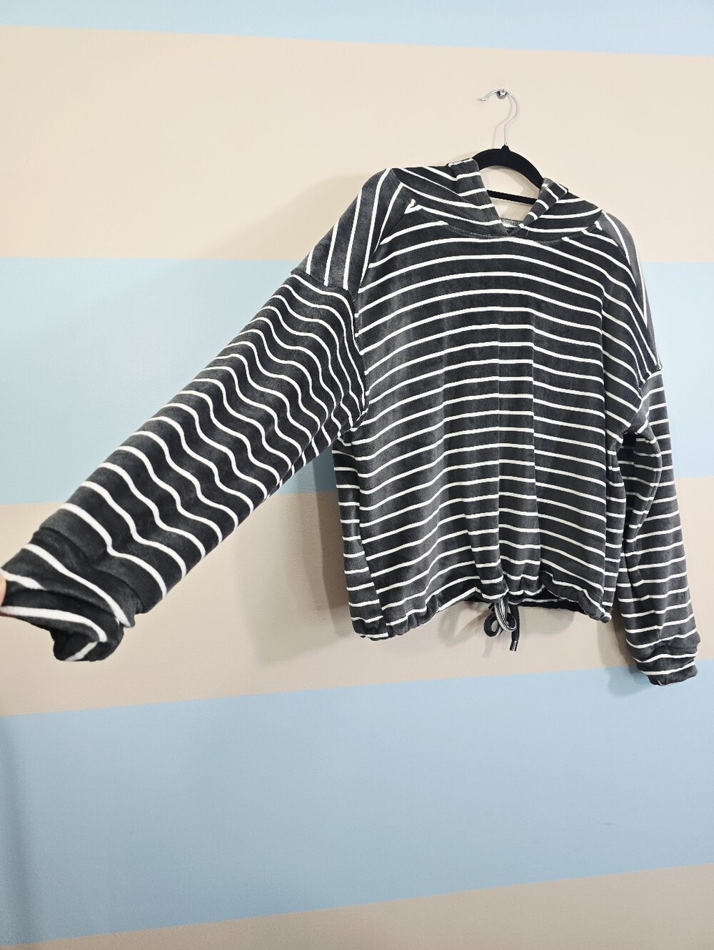 Cable & Gauge Ovetsized Gray and White Striped Hooded Pullover - Picture 3 of 7